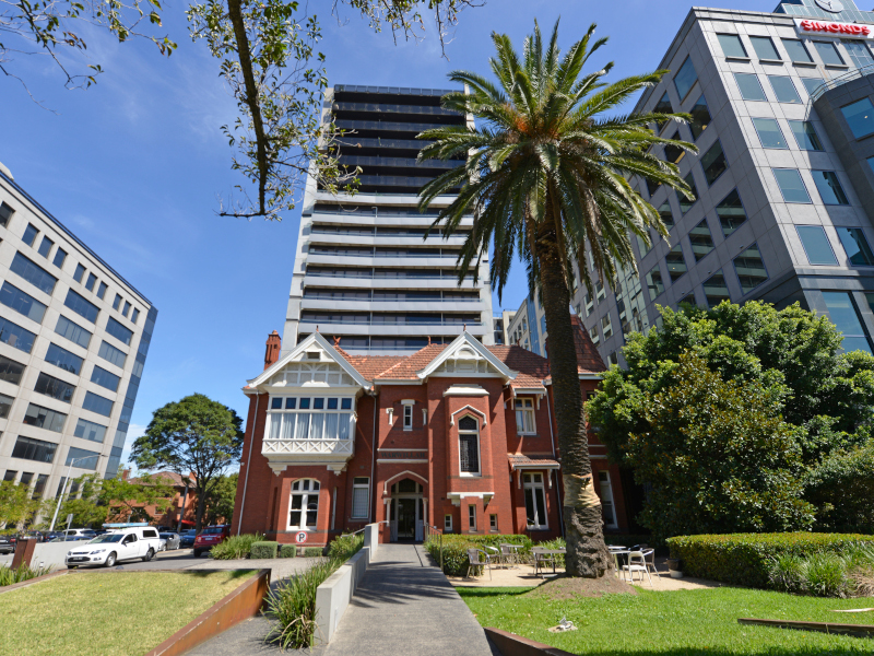 Exterior & Lobby